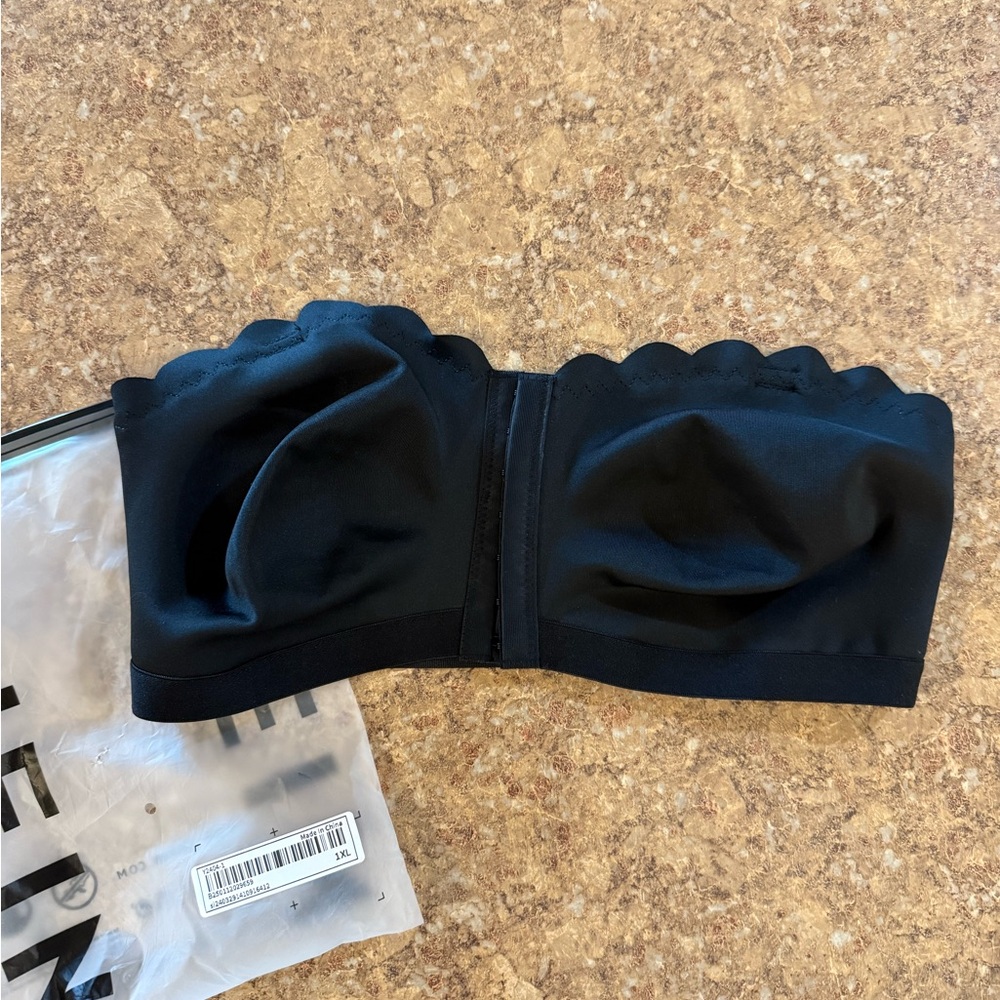 SHEIN Black Strapless Bra